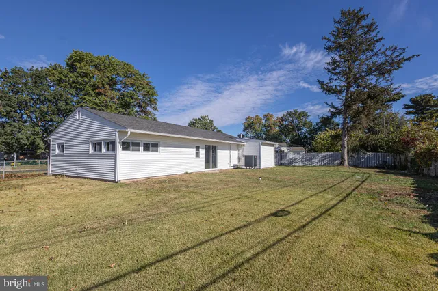 $466,500 | 20 Serpentine Lane, Levittown, PA 19055