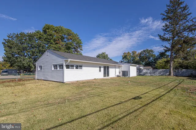 $466,500 | 20 Serpentine Lane, Levittown, PA 19055