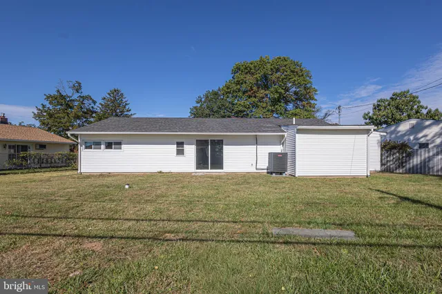 $466,500 | 20 Serpentine Lane, Levittown, PA 19055