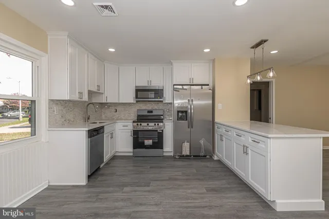 $466,500 | 20 Serpentine Lane, Levittown, PA 19055