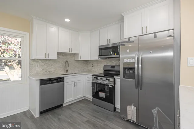 $466,500 | 20 Serpentine Lane, Levittown, PA 19055