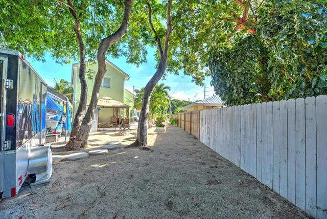 $3,350 | 2 Bonefish Avenue, Key Largo, FL 33037