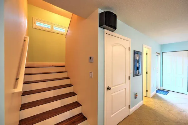 a view of entryway with a front door