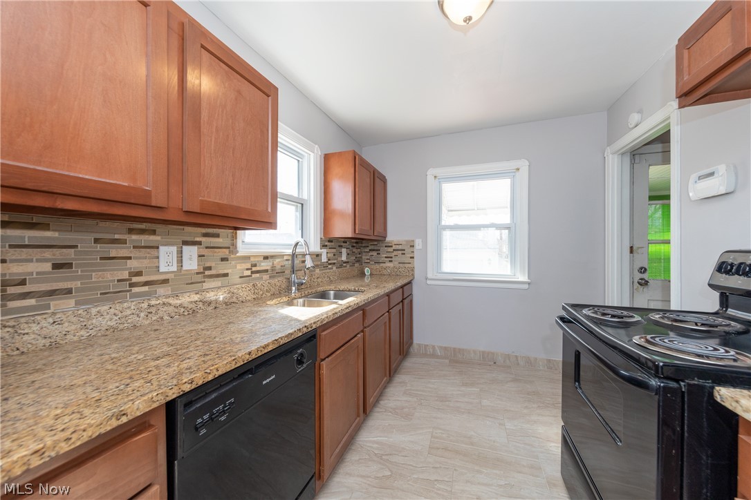 1408 Gordon Road Cleveland, OH 44124 - Photo 9 of 30