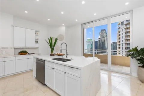 $5,495,000 | 808 Brickell Key Drive, Unit 3901, Miami, FL 33131