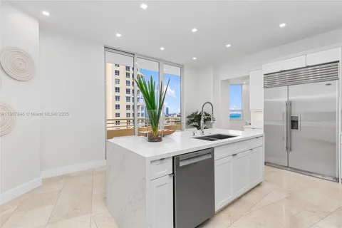 $5,495,000 | 808 Brickell Key Drive, Unit 3901, Miami, FL 33131