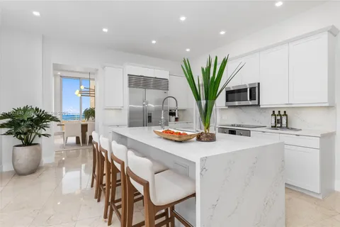 $5,495,000 | 808 Brickell Key Drive, Unit 3901, Miami, FL 33131