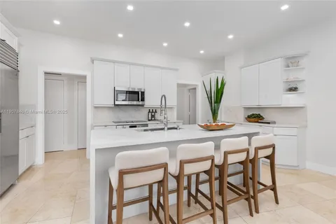 $5,495,000 | 808 Brickell Key Drive, Unit 3901, Miami, FL 33131