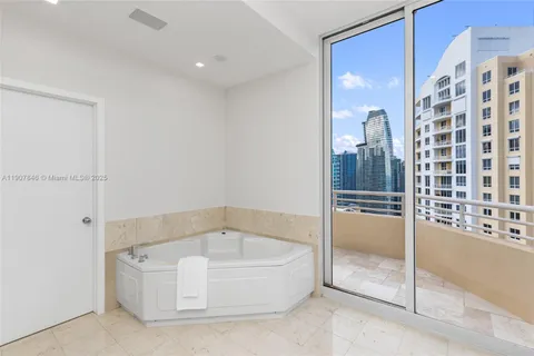 $5,495,000 | 808 Brickell Key Drive, Unit 3901, Miami, FL 33131