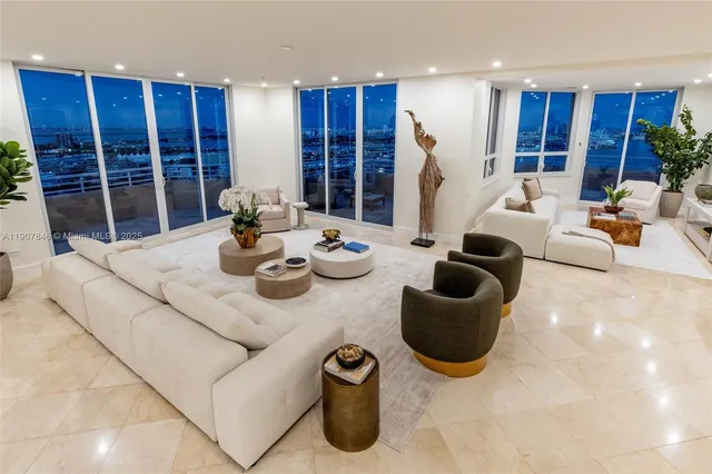 $5,495,000 | 808 Brickell Key Drive, Unit 3901, Miami, FL 33131
