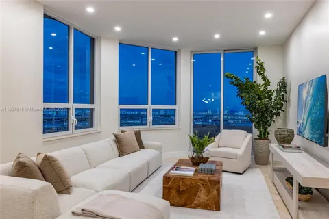 $5,495,000 | 808 Brickell Key Drive, Unit 3901, Miami, FL 33131