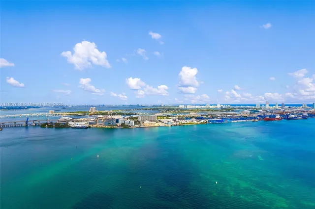 $5,495,000 | 808 Brickell Key Drive, Unit 3901, Miami, FL 33131