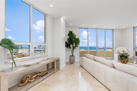 $5,495,000 | 808 Brickell Key Drive, Unit 3901, Miami, FL 33131