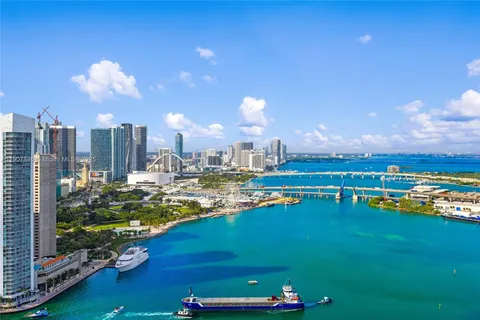 $5,495,000 | 808 Brickell Key Drive, Unit 3901, Miami, FL 33131