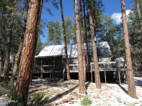 a view of a dinning table and chairs in the patio