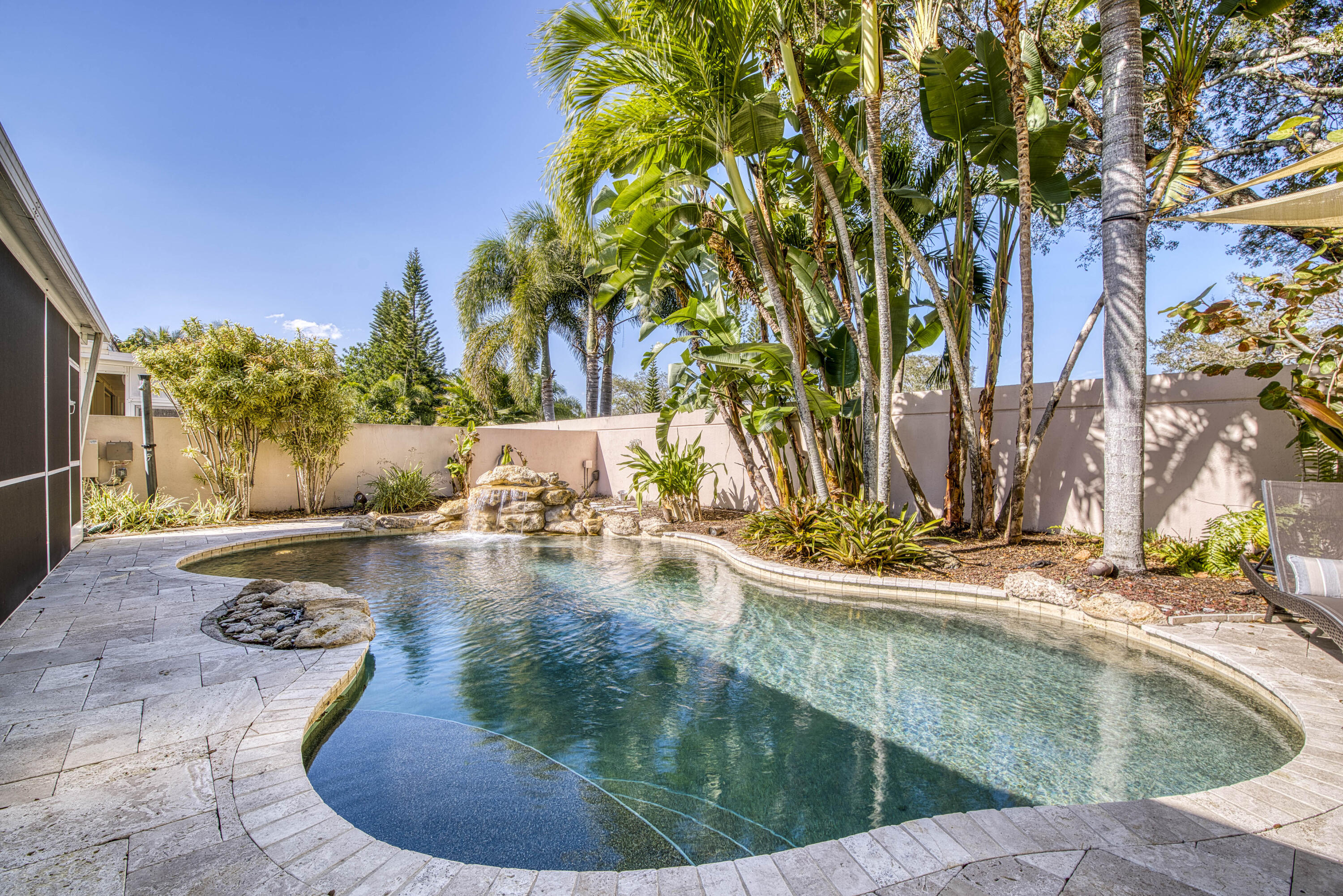 118 East Hampton Way Jupiter, FL 33458 - Photo 4 of 42 a view of a swimming pool with a sitting space