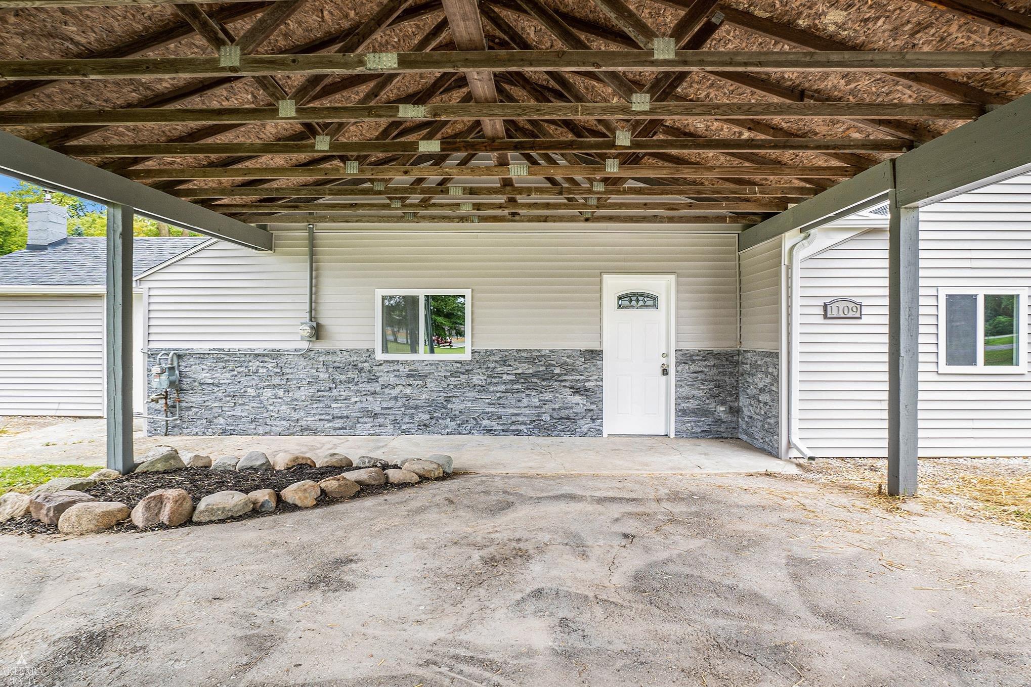 1109 South Genesee Road Burton, MI 48509 - Photo 2 of 27