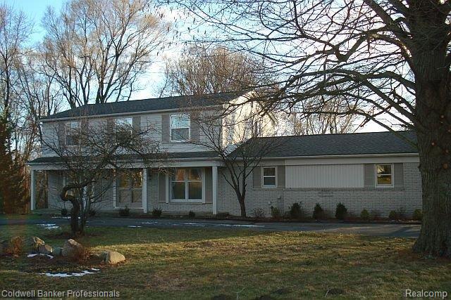 35789 Springvale Street Farmington, MI 48331 - Photo 1 of 19 Front View