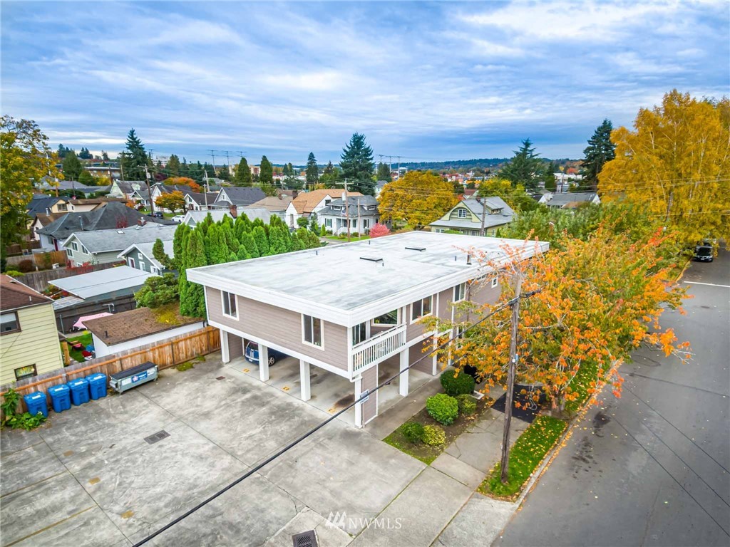 501 South 5th Street Renton, WA 98057 - Photo 4 of 7 a view of a terrace with a garden