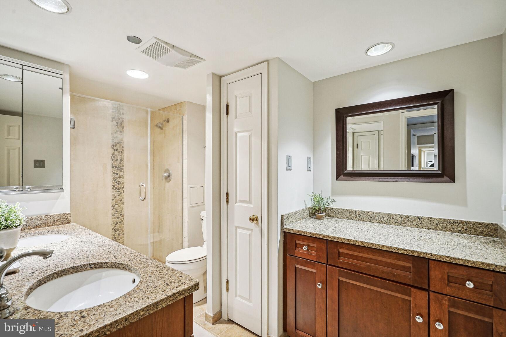1301 North Courthouse Road, Unit 610 Arlington, VA 22201 - Photo 15 of 38 Bathroom
