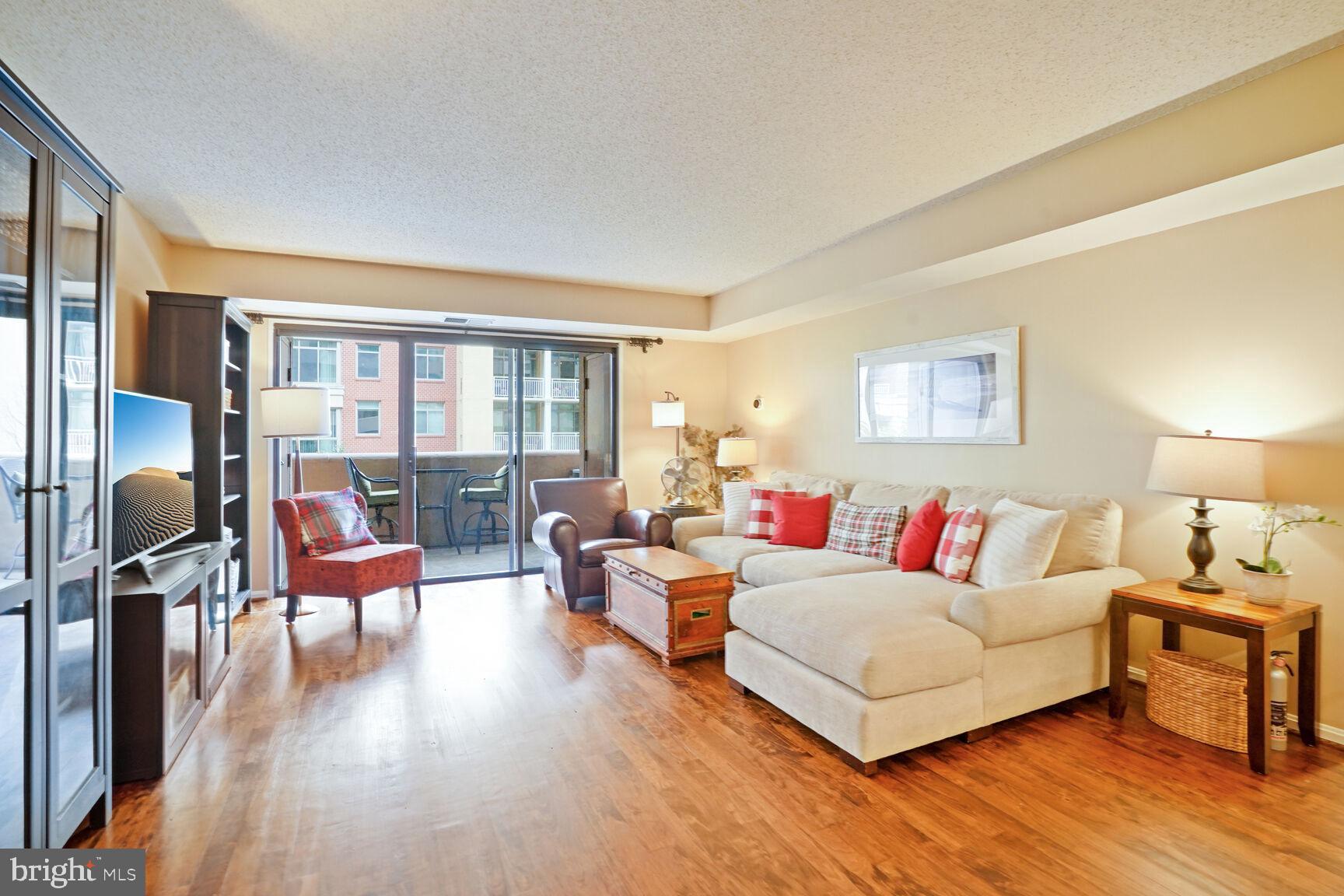 1301 North Courthouse Road, Unit 610 Arlington, VA 22201 - Photo 22 of 38 Living Area