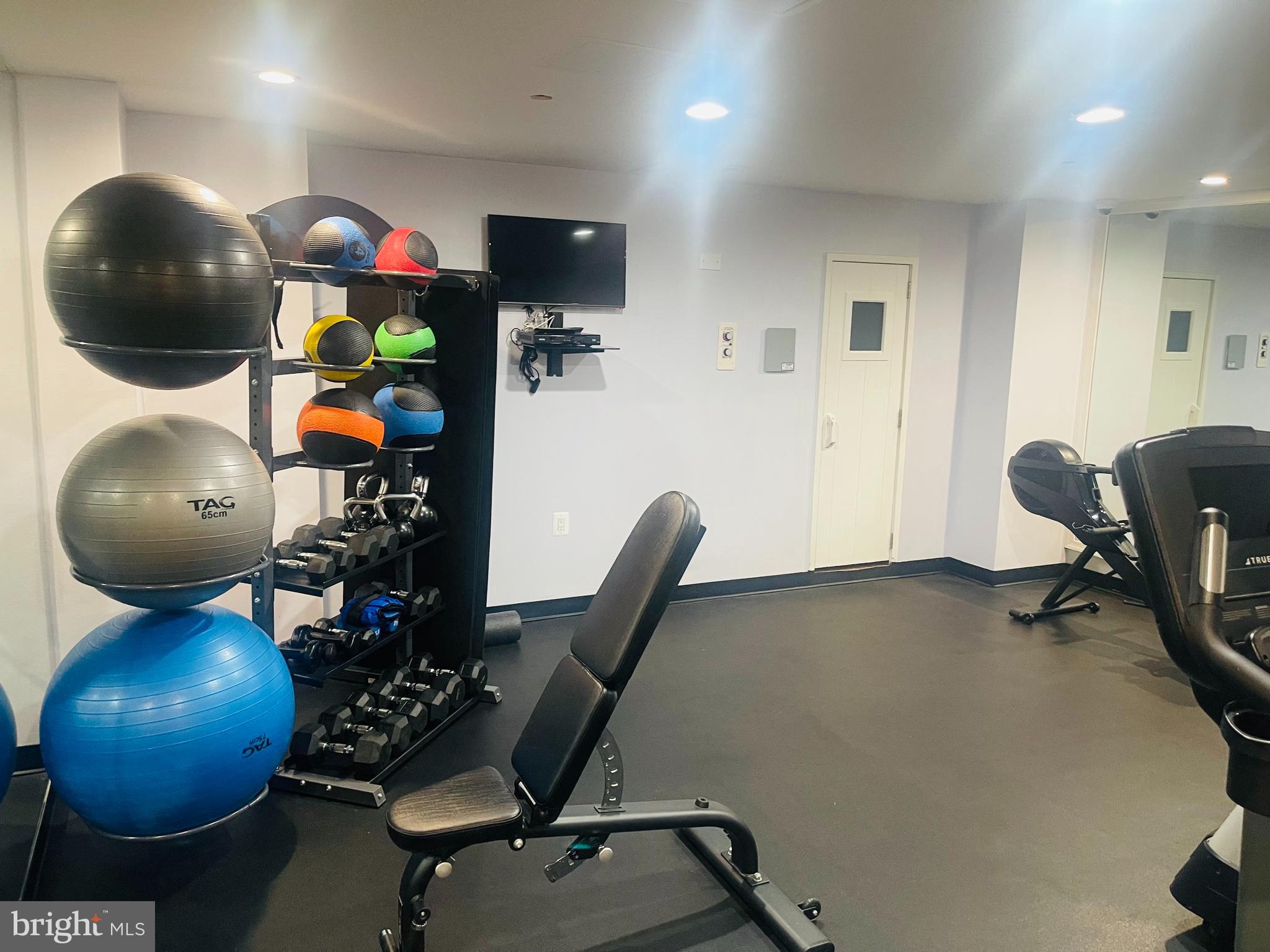 1301 North Courthouse Road, Unit 610 Arlington, VA 22201 - Photo 29 of 38 Exercise Room