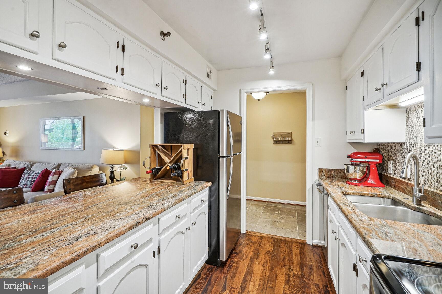 1301 North Courthouse Road, Unit 610 Arlington, VA 22201 - Photo 10 of 38 Kitchen
