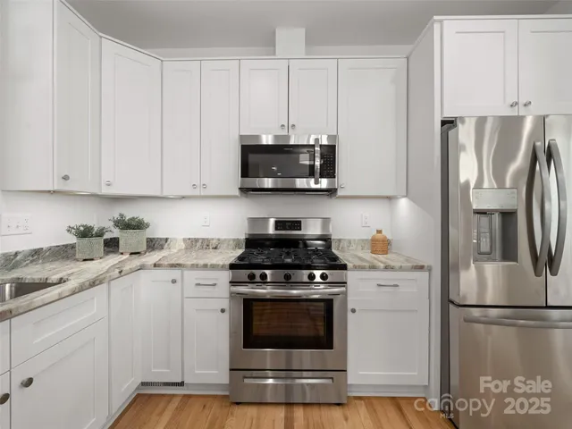 $595,000 | 55 Skyvue Court, Unit E, Saluda, NC 28773