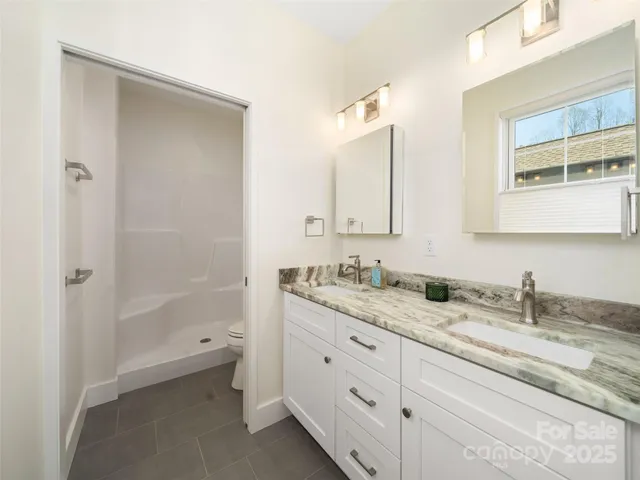 $595,000 | 55 Skyvue Court, Unit E, Saluda, NC 28773