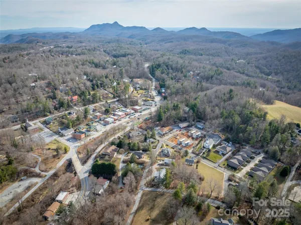 $595,000 | 55 Skyvue Court, Unit E, Saluda, NC 28773
