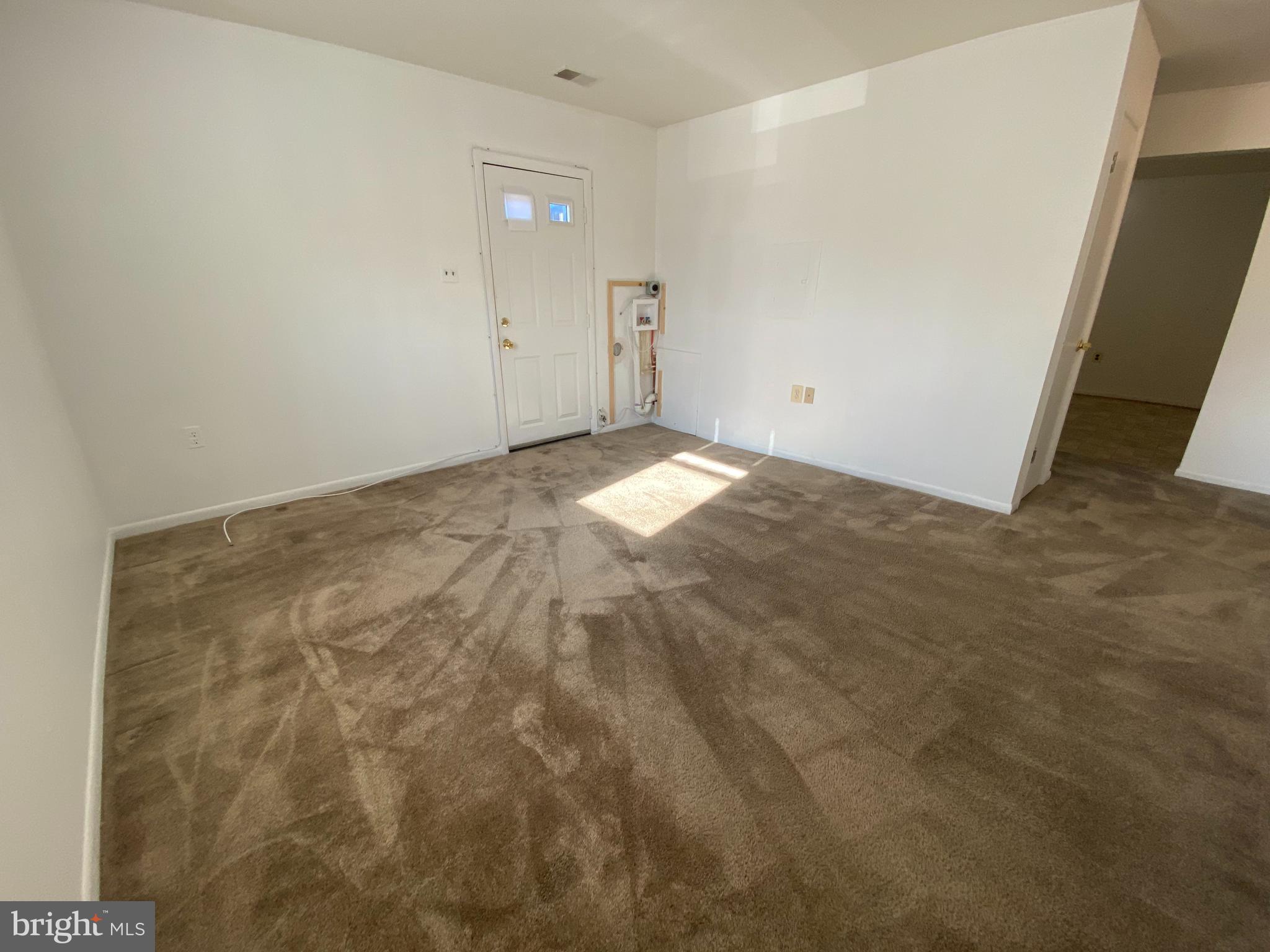 2493 Old Washington Road Waldorf, MD 20601 - Photo 3 of 13 Living Room