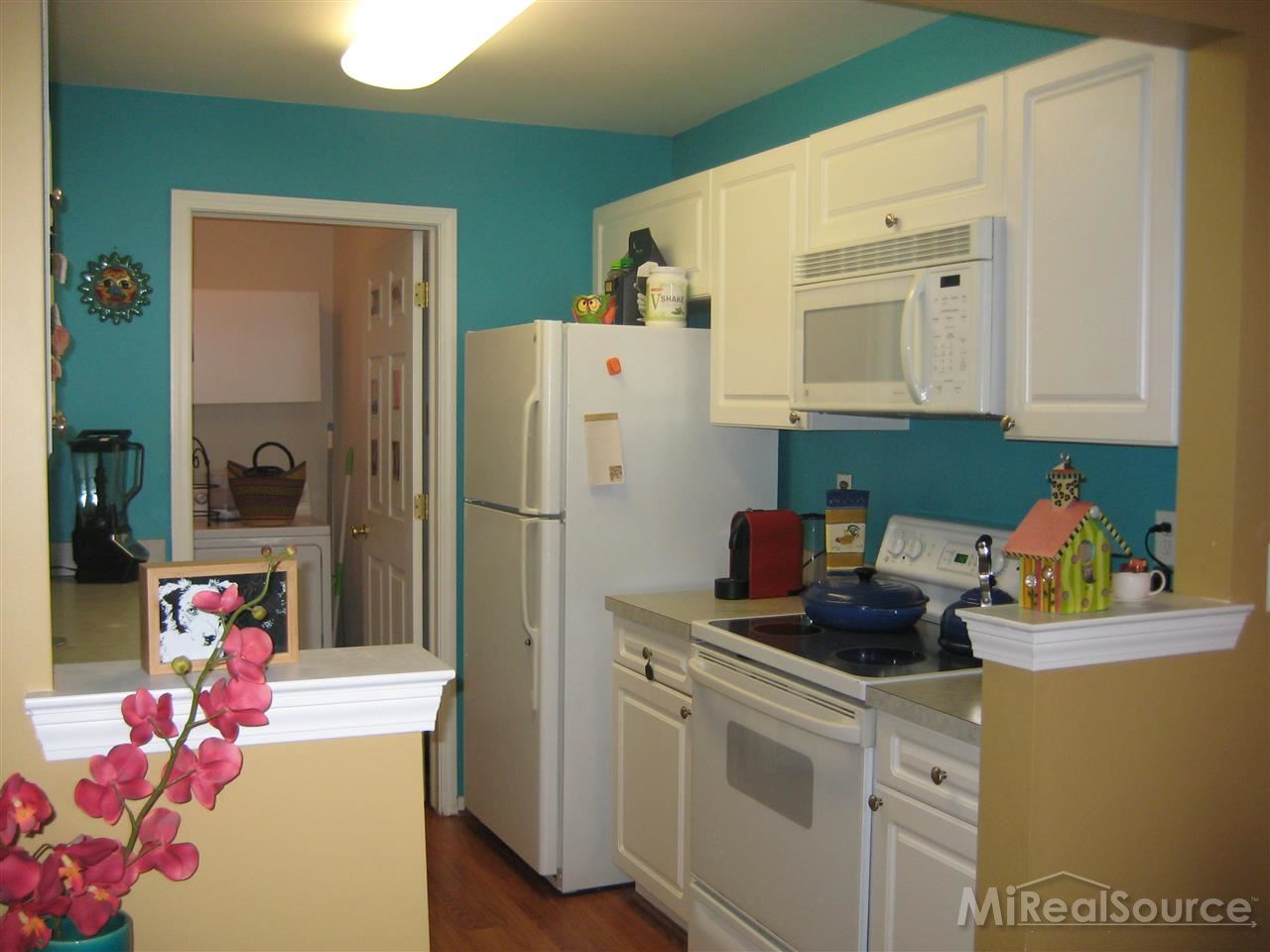 3458 Tremonte Creek Rochester, MI 48306 - Photo 8 of 17 31181990-7.JPG