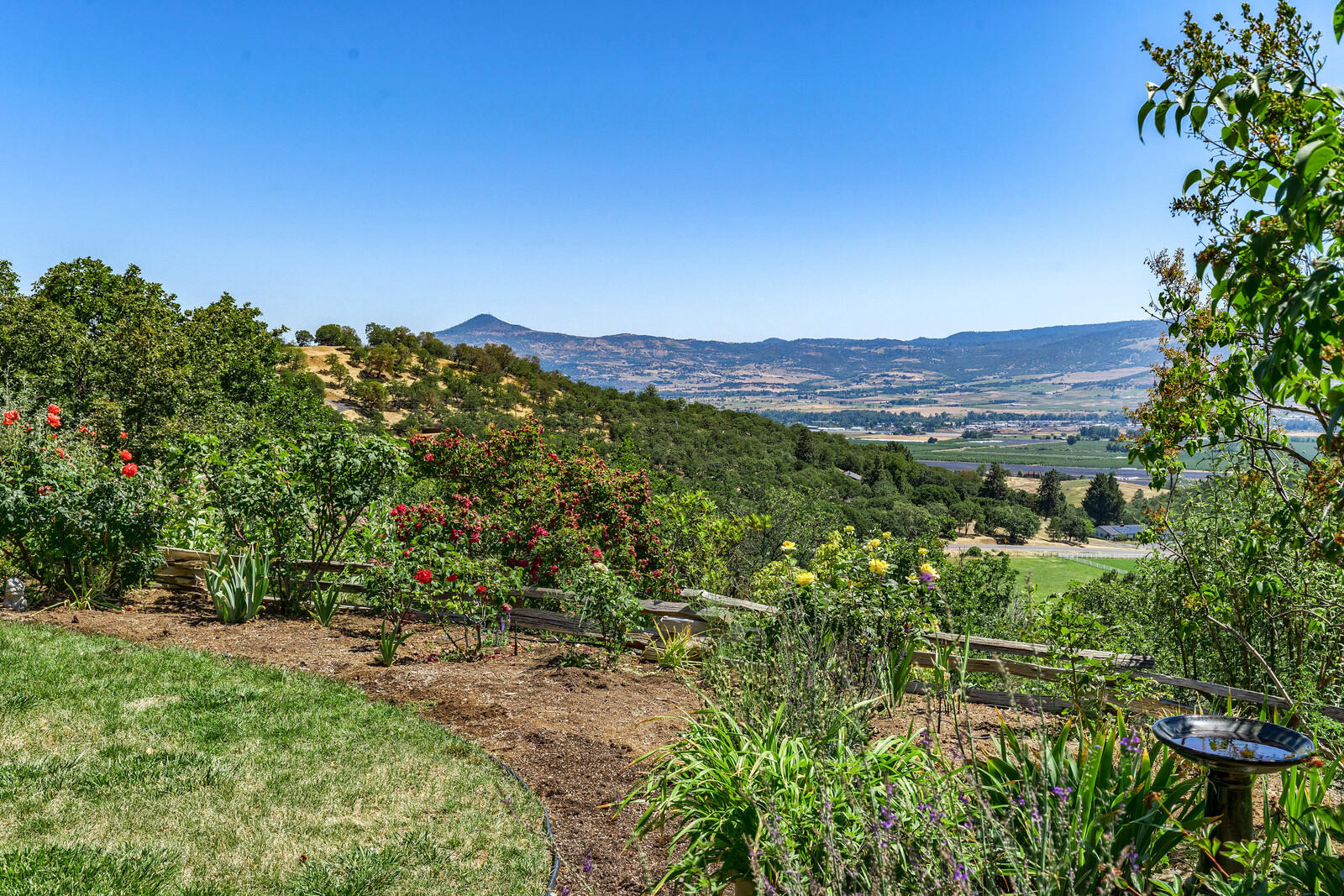 5196 Pioneer Road Medford, OR 97501 - Photo 40 of 94 Views!