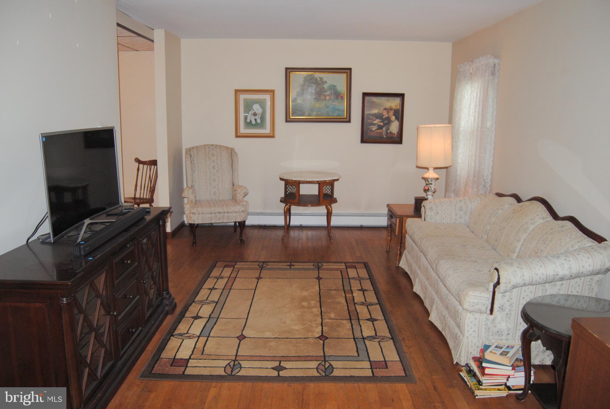 5 Cardinal Road Southampton, PA 18966 - Photo 6 of 39 Livingroom