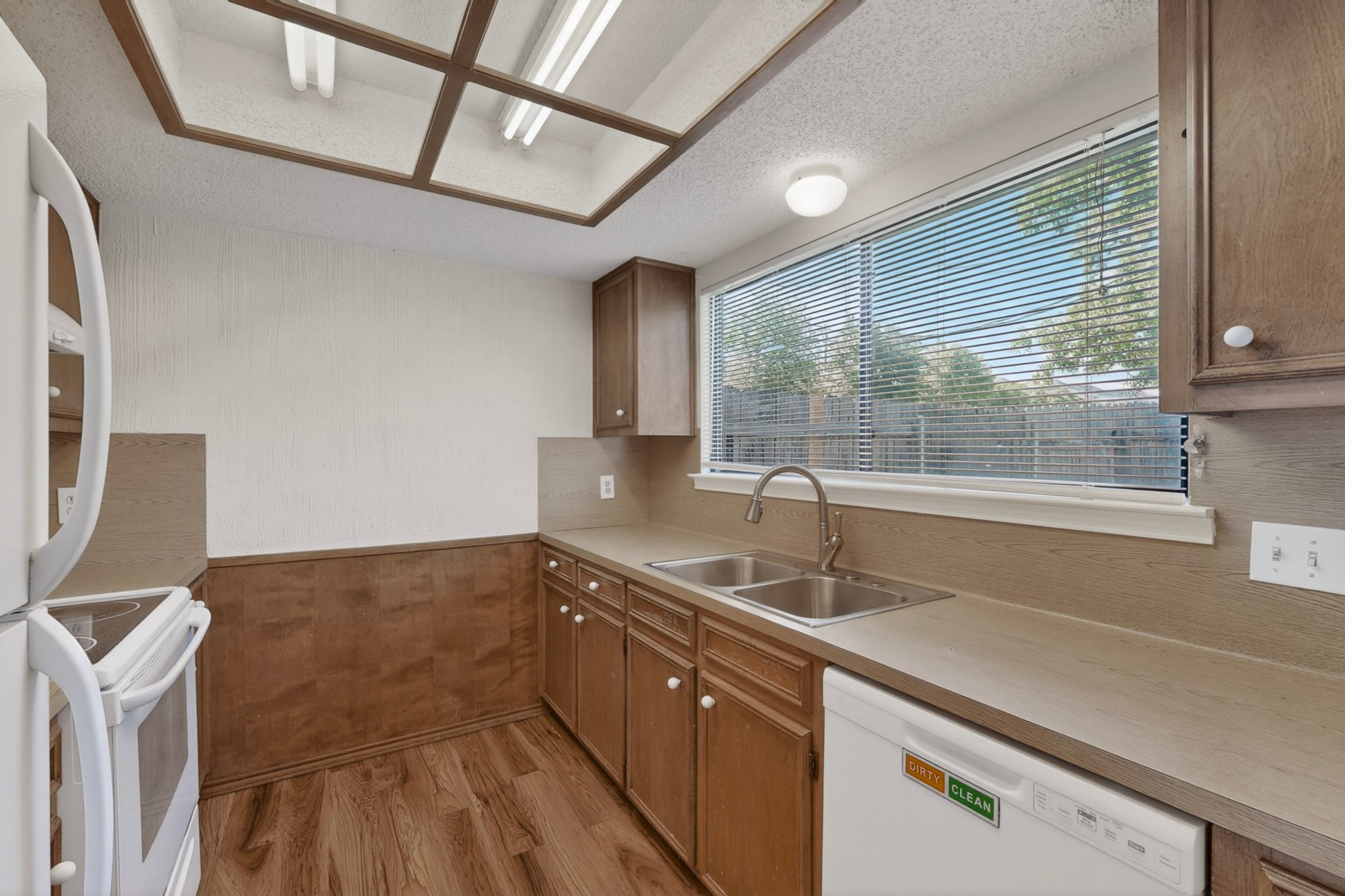 12800 Old San Antonio Road, Unit A Manchaca, TX 78652 - Photo 6 of 28 Kitchen