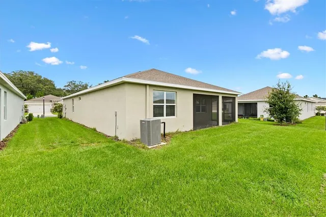 a view of a house with backyard