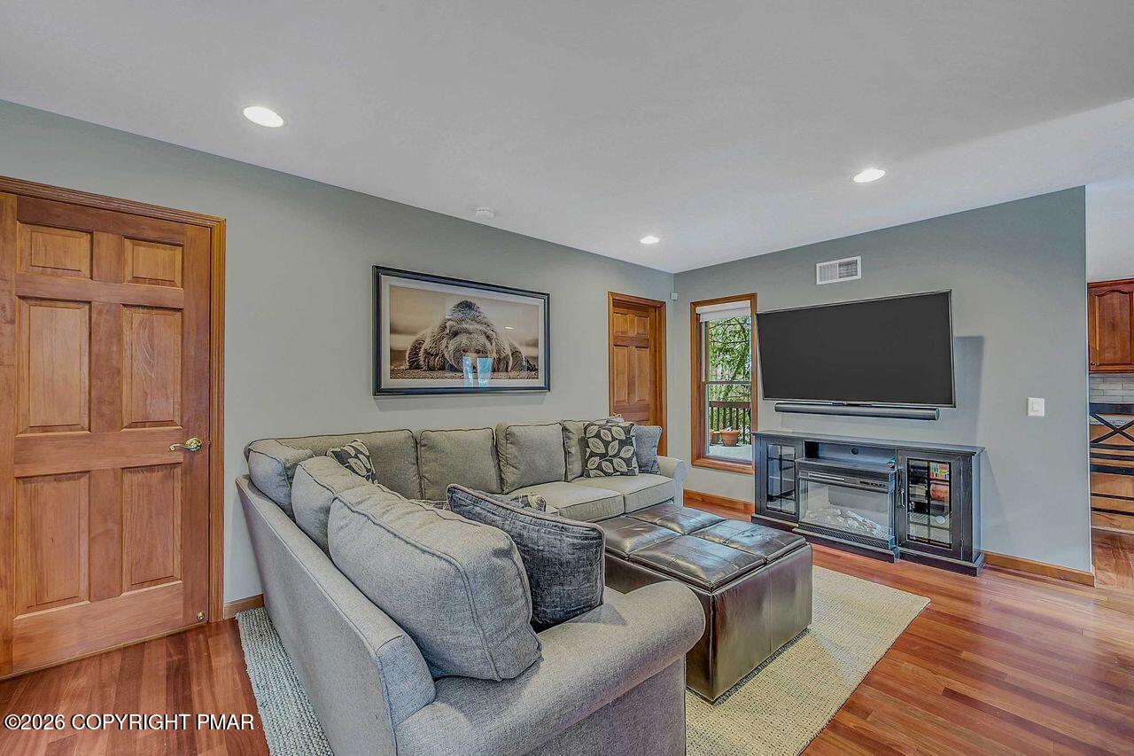 23 Kent Clarke Road Lake Harmony, PA 18624 - Photo 28 of 37 Family Room