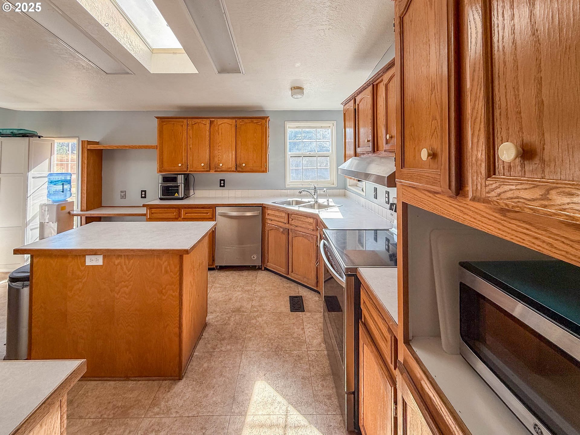 251 Reston Road Roseburg, OR 97471 - Photo 6 of 38 Gallery Image 6