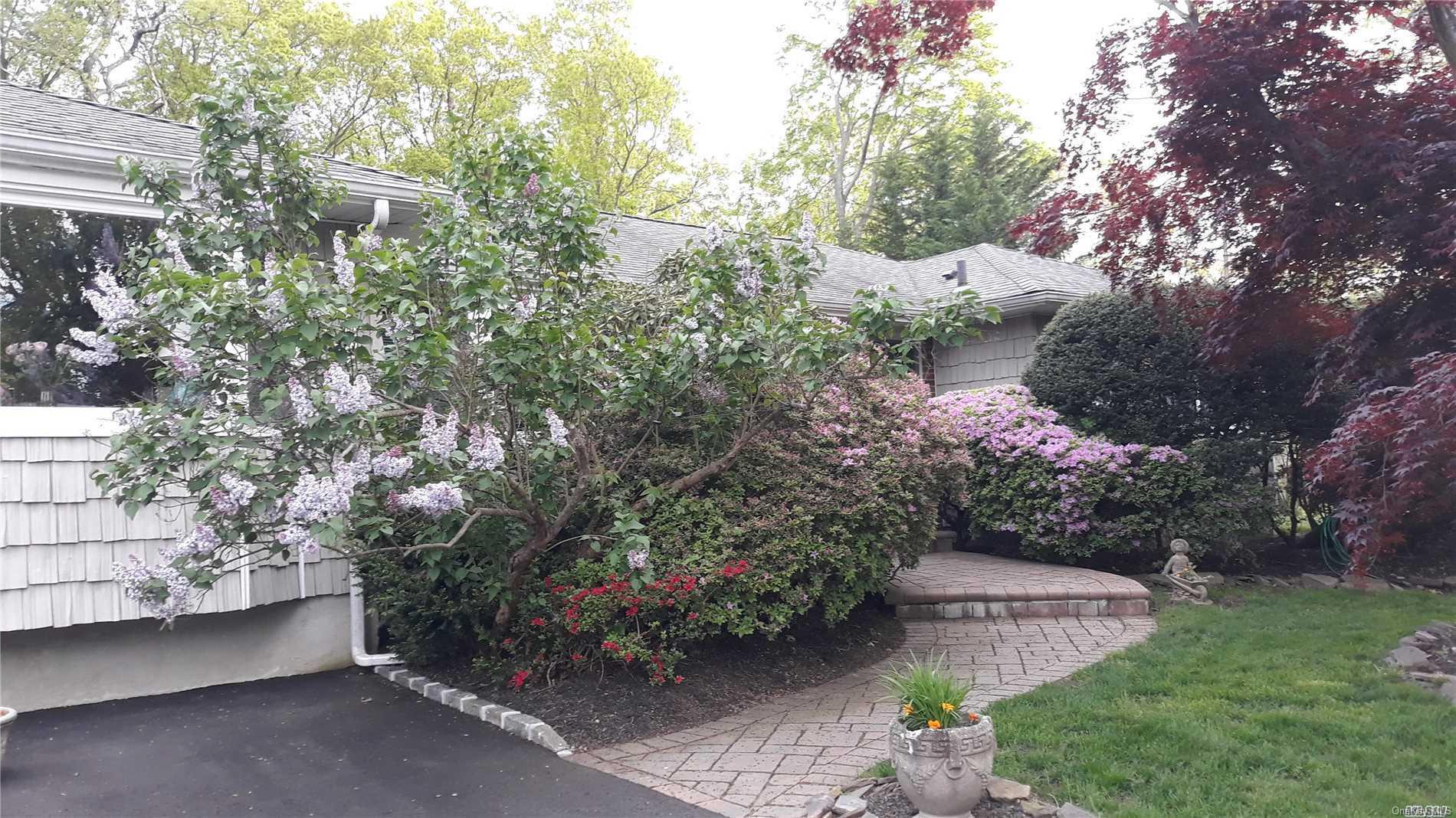 6 Dryden Way Commack, NY 11725 - Photo 1 of 1 Front View