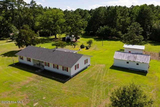 $305,000 | 1738 Highway 306, Grantsboro, NC 28529