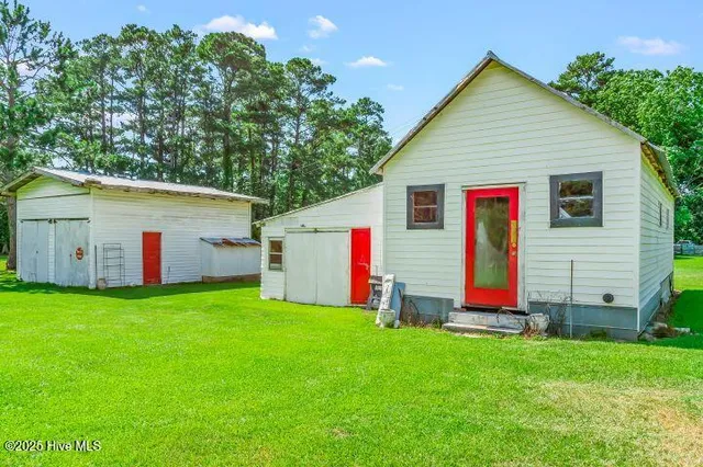 $305,000 | 1738 Highway 306, Grantsboro, NC 28529