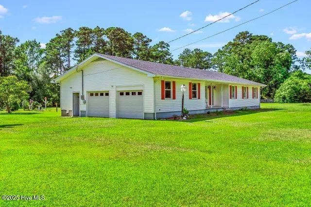 $305,000 | 1738 Highway 306, Grantsboro, NC 28529