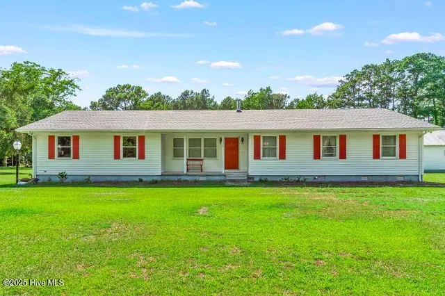 $305,000 | 1738 Highway 306, Grantsboro, NC 28529