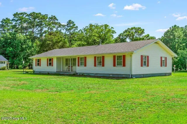 $305,000 | 1738 Highway 306, Grantsboro, NC 28529