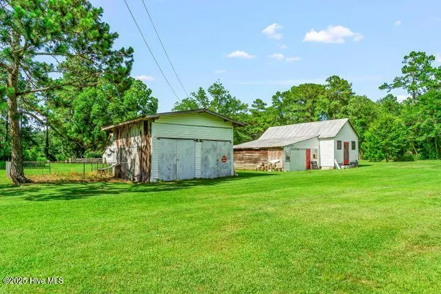 $305,000 | 1738 Highway 306, Grantsboro, NC 28529