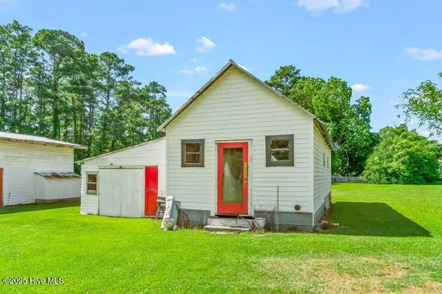 $305,000 | 1738 Highway 306, Grantsboro, NC 28529