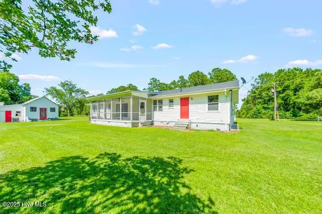 $305,000 | 1738 Highway 306, Grantsboro, NC 28529