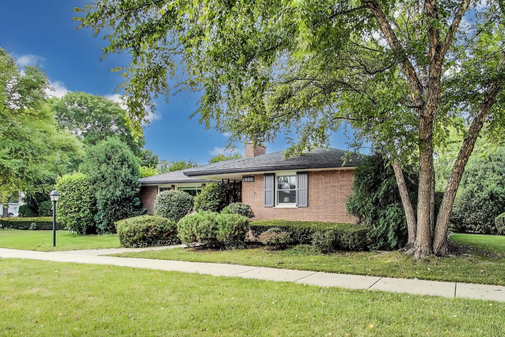 1000 East Lincoln Street Mount Prospect, IL 60056 - Photo 2 of 37 a front view of a house with a yard