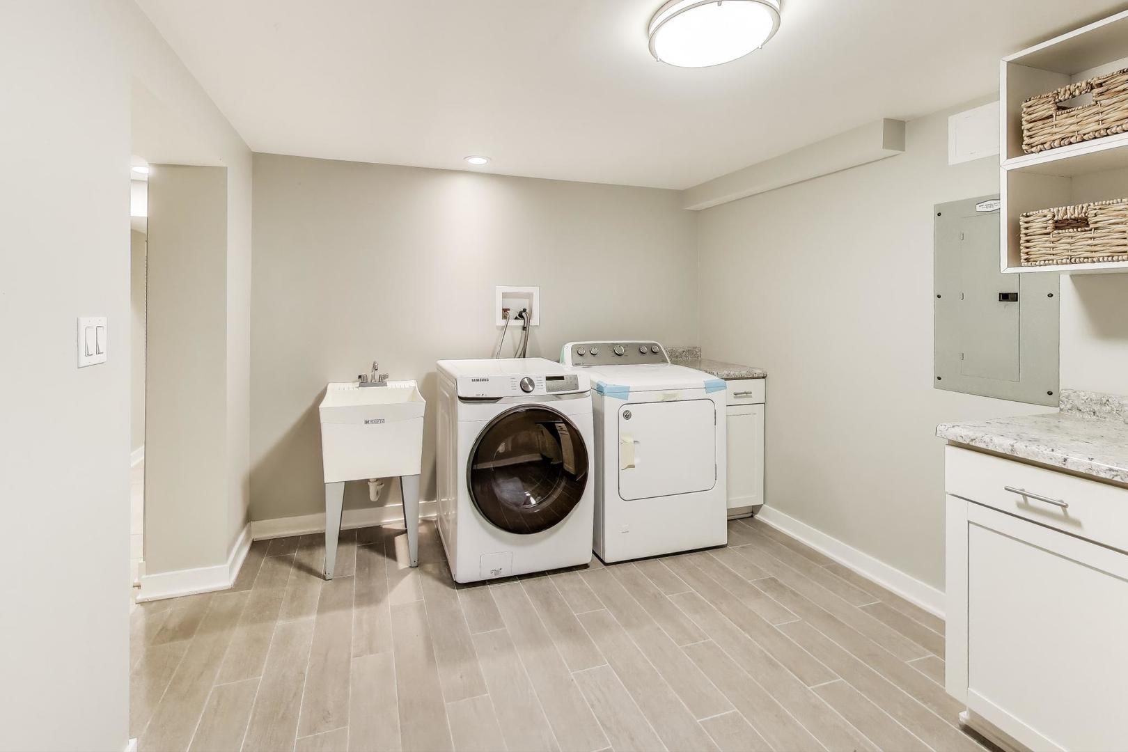 1000 East Lincoln Street Mount Prospect, IL 60056 - Photo 26 of 37 a utility room with dryer and washer