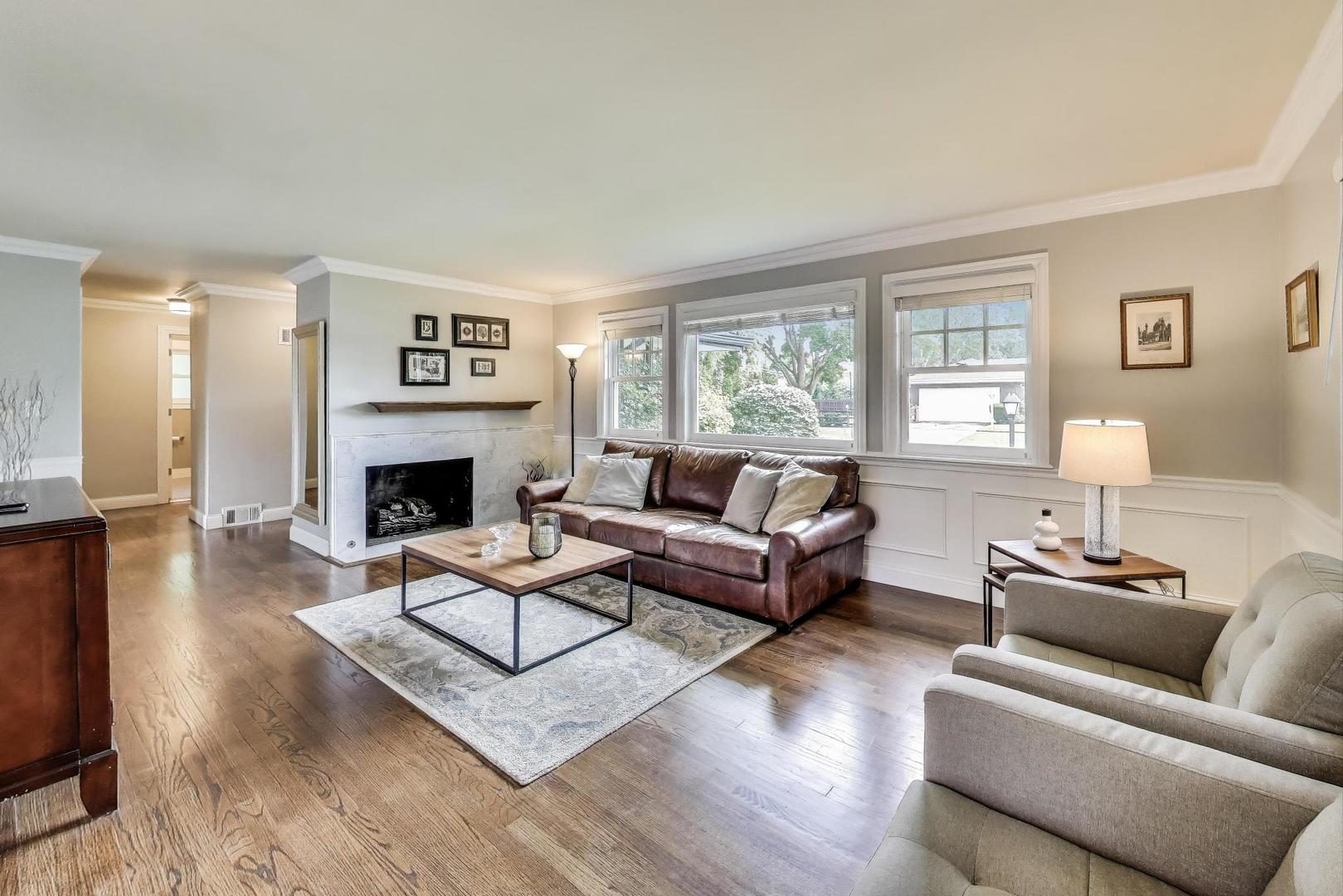 1000 East Lincoln Street Mount Prospect, IL 60056 - Photo 6 of 37 a living room with furniture fireplace and window